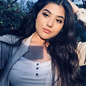 Meet your Posher, Yasmine